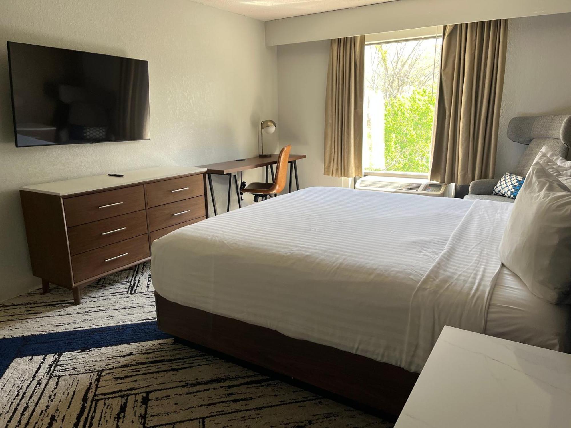 Sky Point Hotel & Suites - Atlanta Airport Forest Park Exterior photo